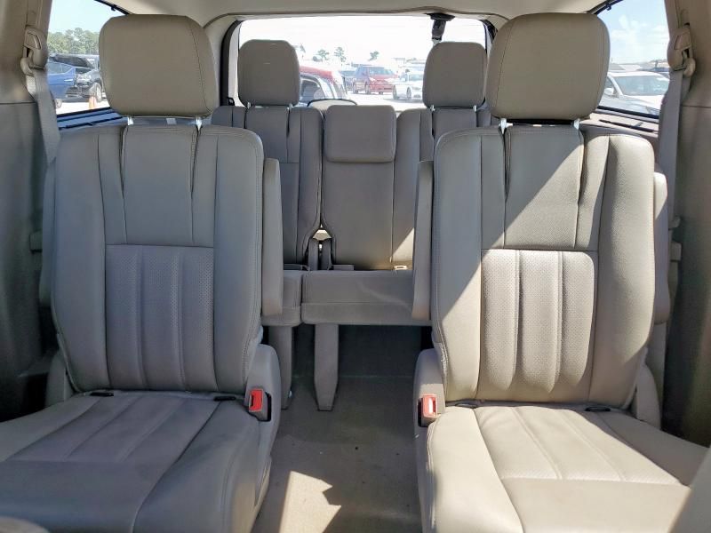 2016 Chrysler Town & Country Touring L