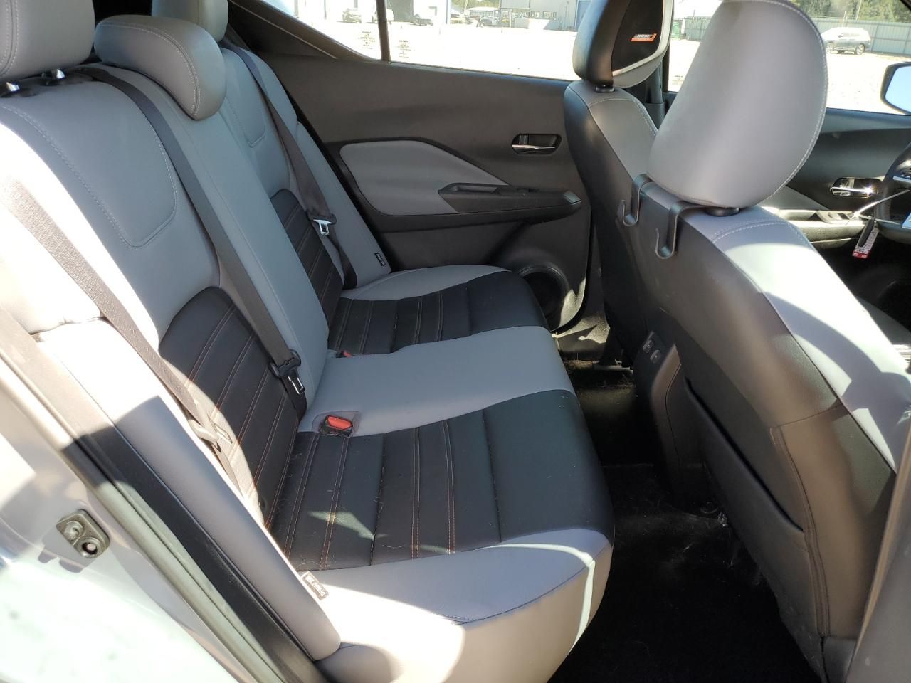 2022 Nissan Kicks sr