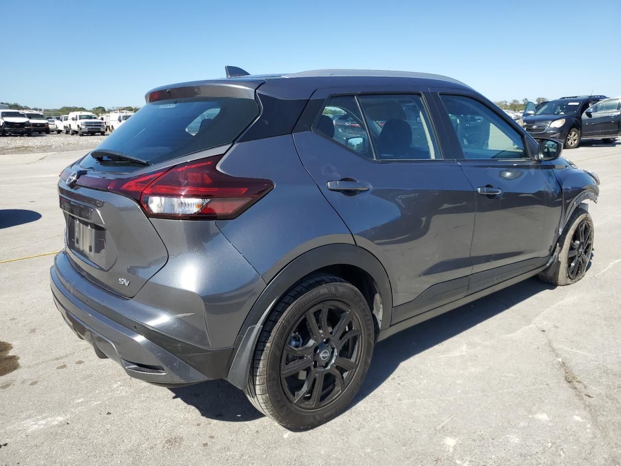 2023 Nissan Kicks sv