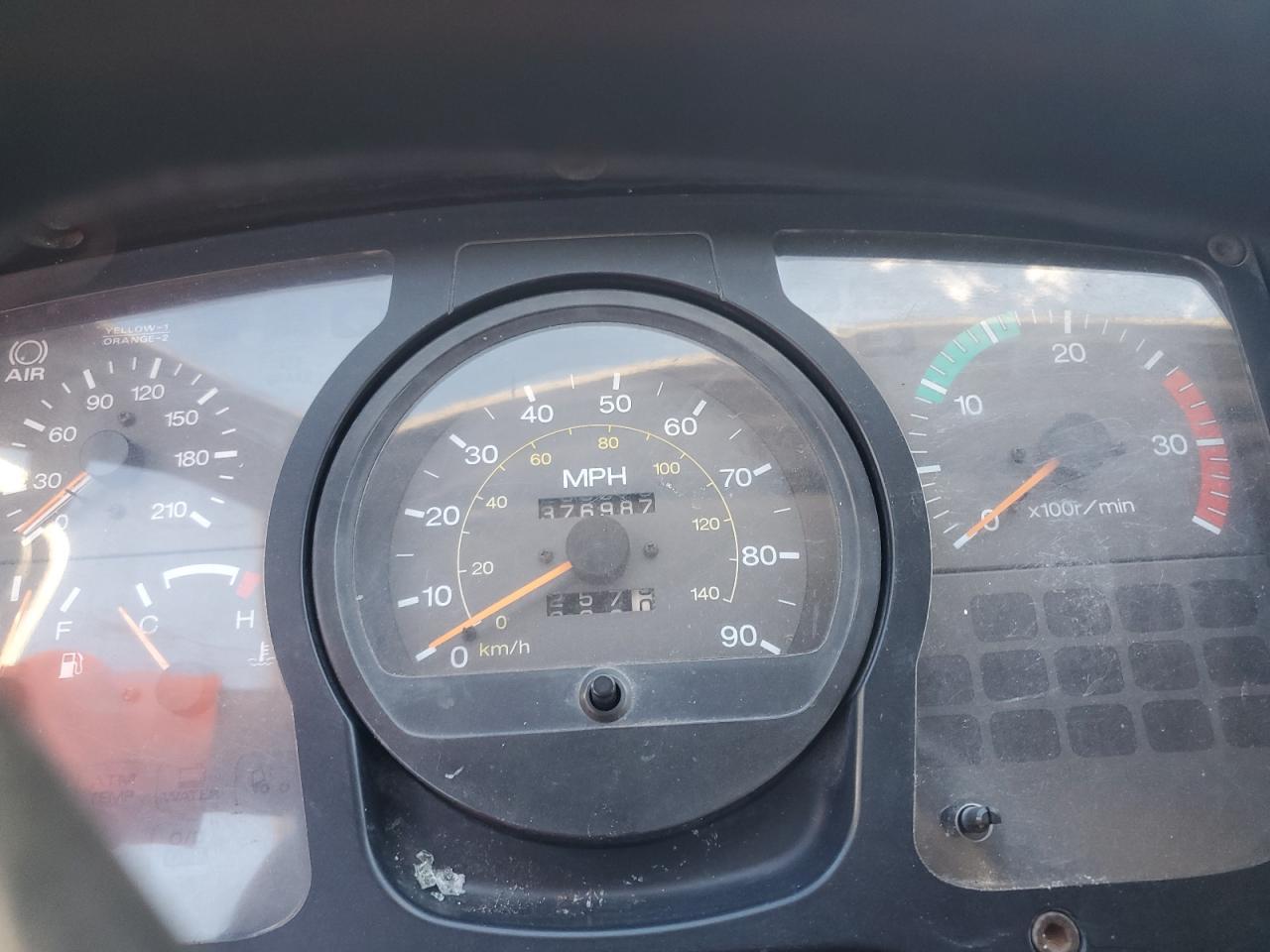 2005 Nissan UD2000 BOX Truck