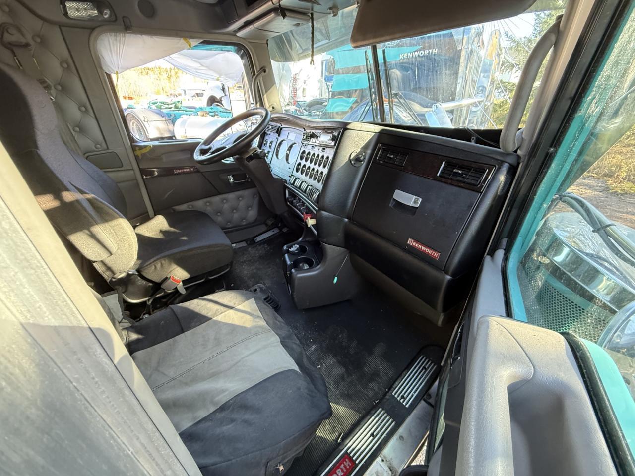 2025 Kenworth Construction W900