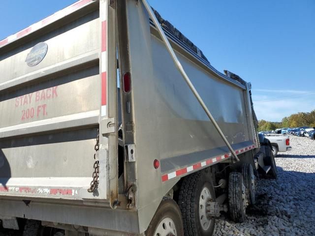 2017 Kenworth T880 Dump Truck