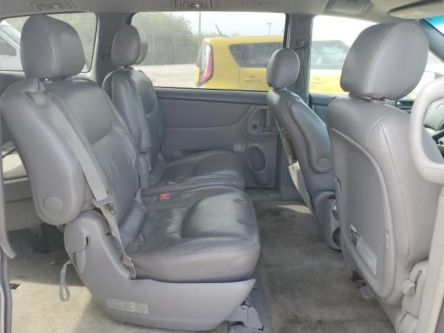2005 Toyota Sienna CE