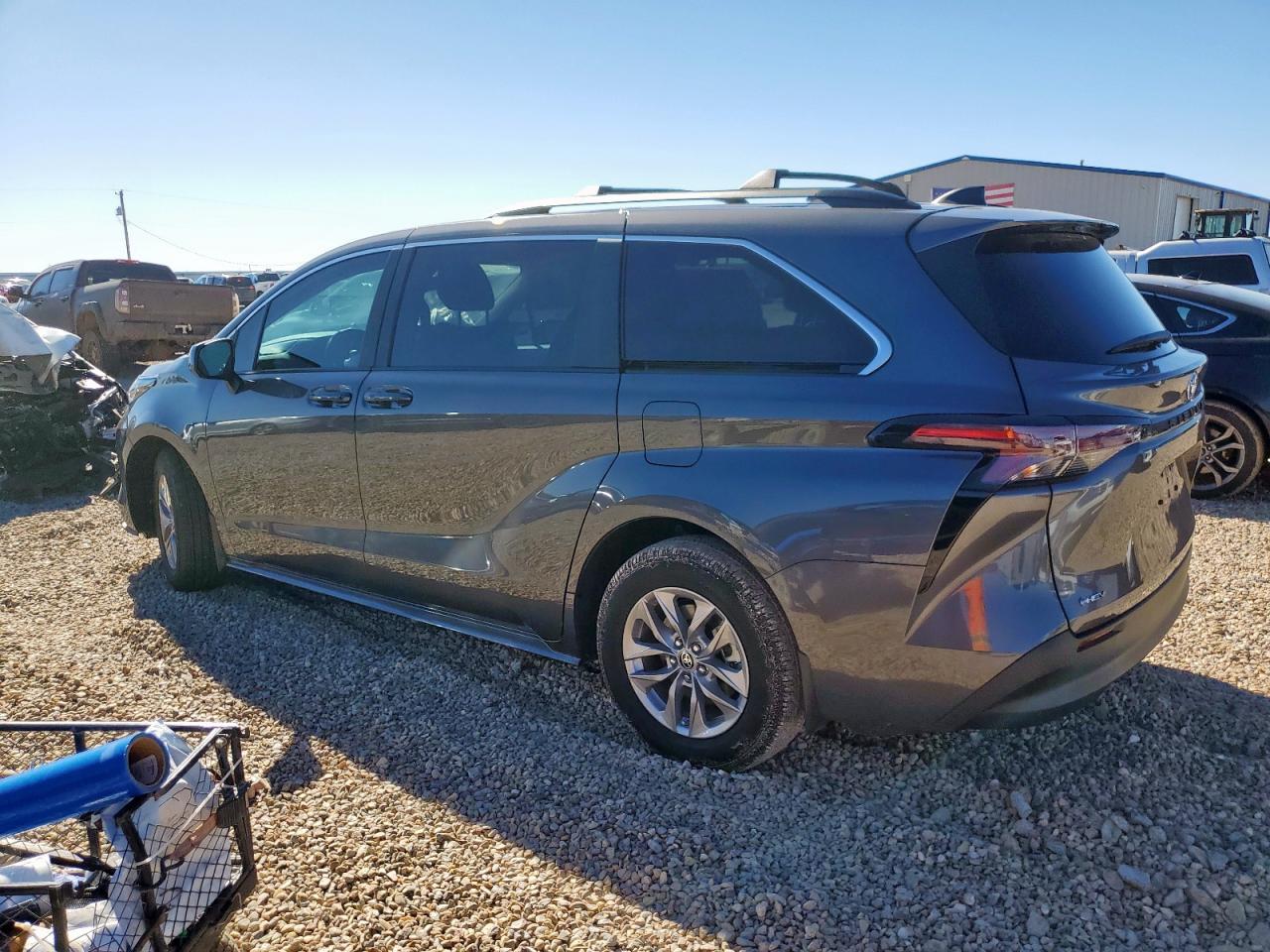 2025 Toyota Sienna le 8 Passenger