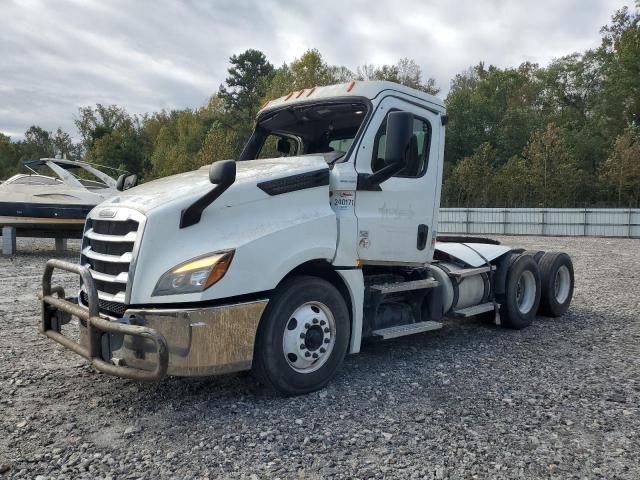 2020 Freightliner Cascadia 1-Semi Truck