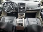 2011 Chrysler Town & Country Touring l