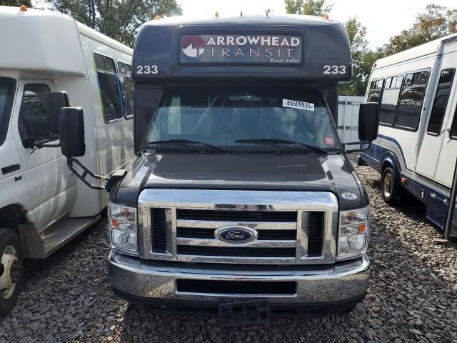 2019 Ford Econoline E450 Super Duty Cutaway Van