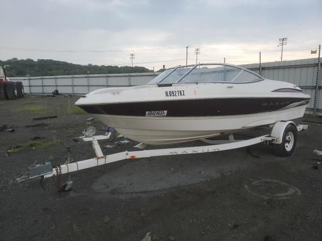 1999 Maxum Boat