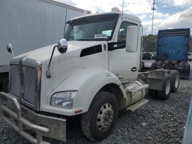 2018 Kenworth T880 Semi Truck