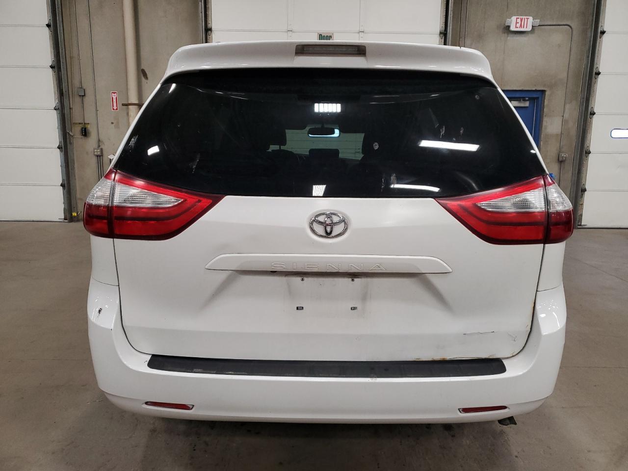 2017 Toyota Sienna le
