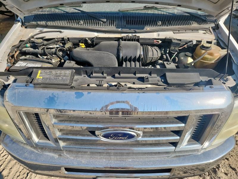 2008 Ford Econoline E450 Super Duty Cutaway Van