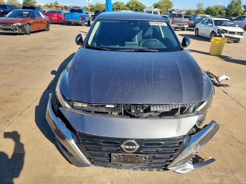 2024 Nissan Altima sv