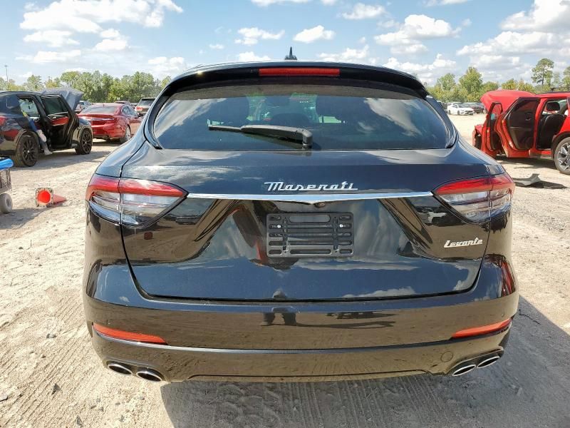 2022 Maserati Levante Base