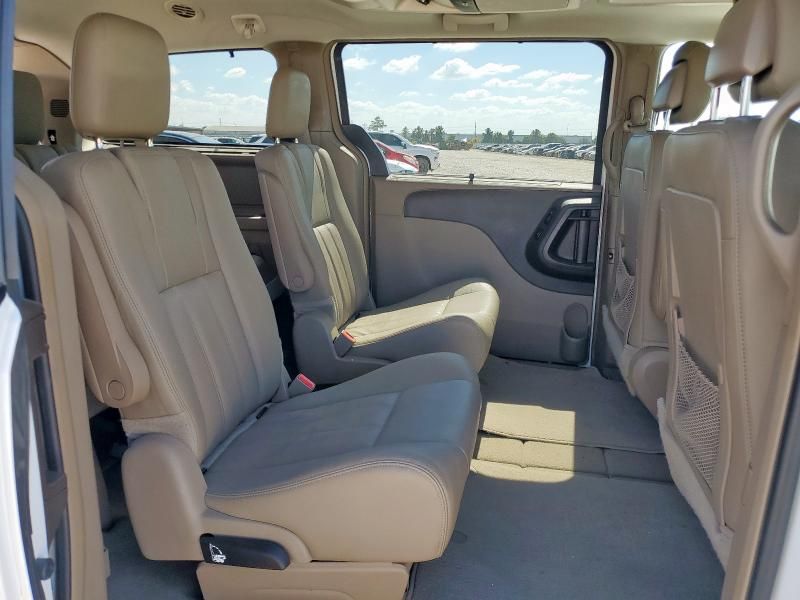 2016 Chrysler Town & Country Touring L