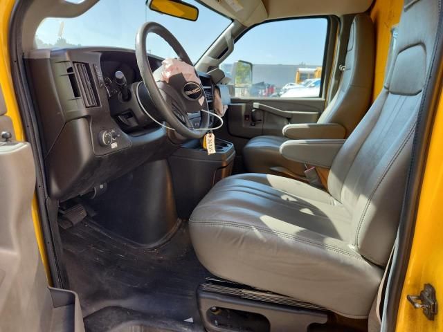 2022 GMC Savana CUT-BOX Truck