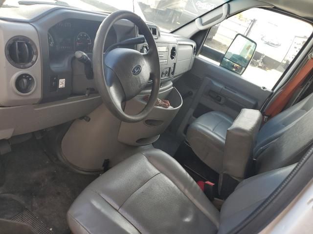 2016 Ford Econoline E350 Super Duty Cutaway Van