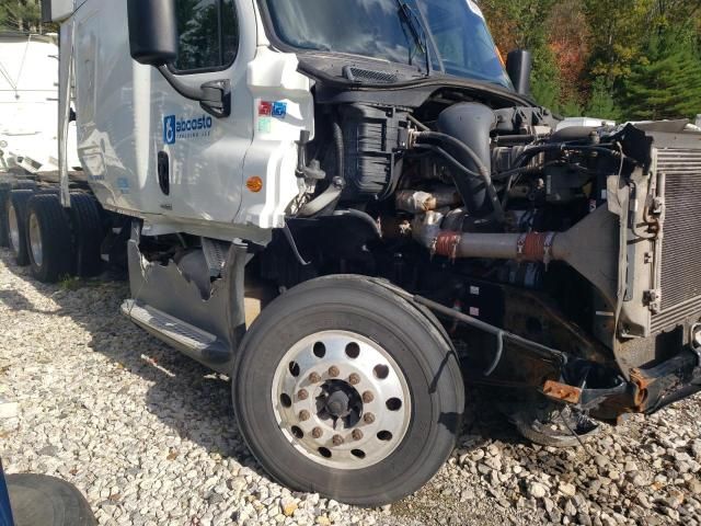 2015 Freightliner Cascadia Semi Truck