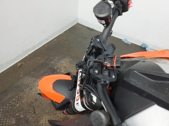 2023 KTM 1290 Super Duke R