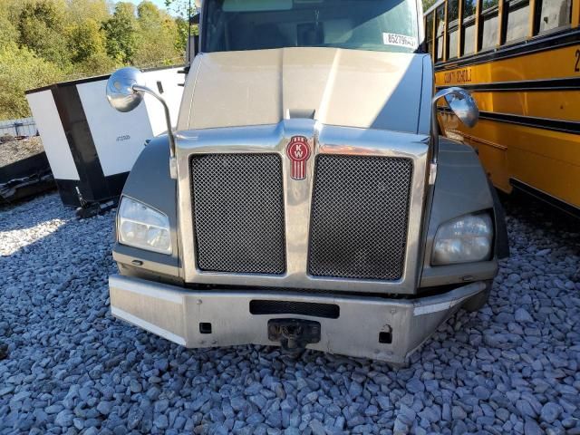 2017 Kenworth T880 Dump Truck