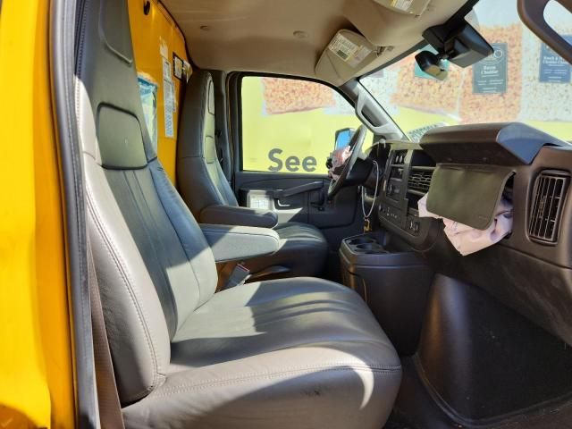2022 GMC Savana CUT-BOX Truck
