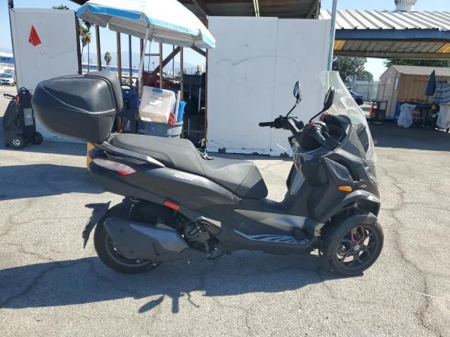 2023 Piaggio MP3 530 Exclusive