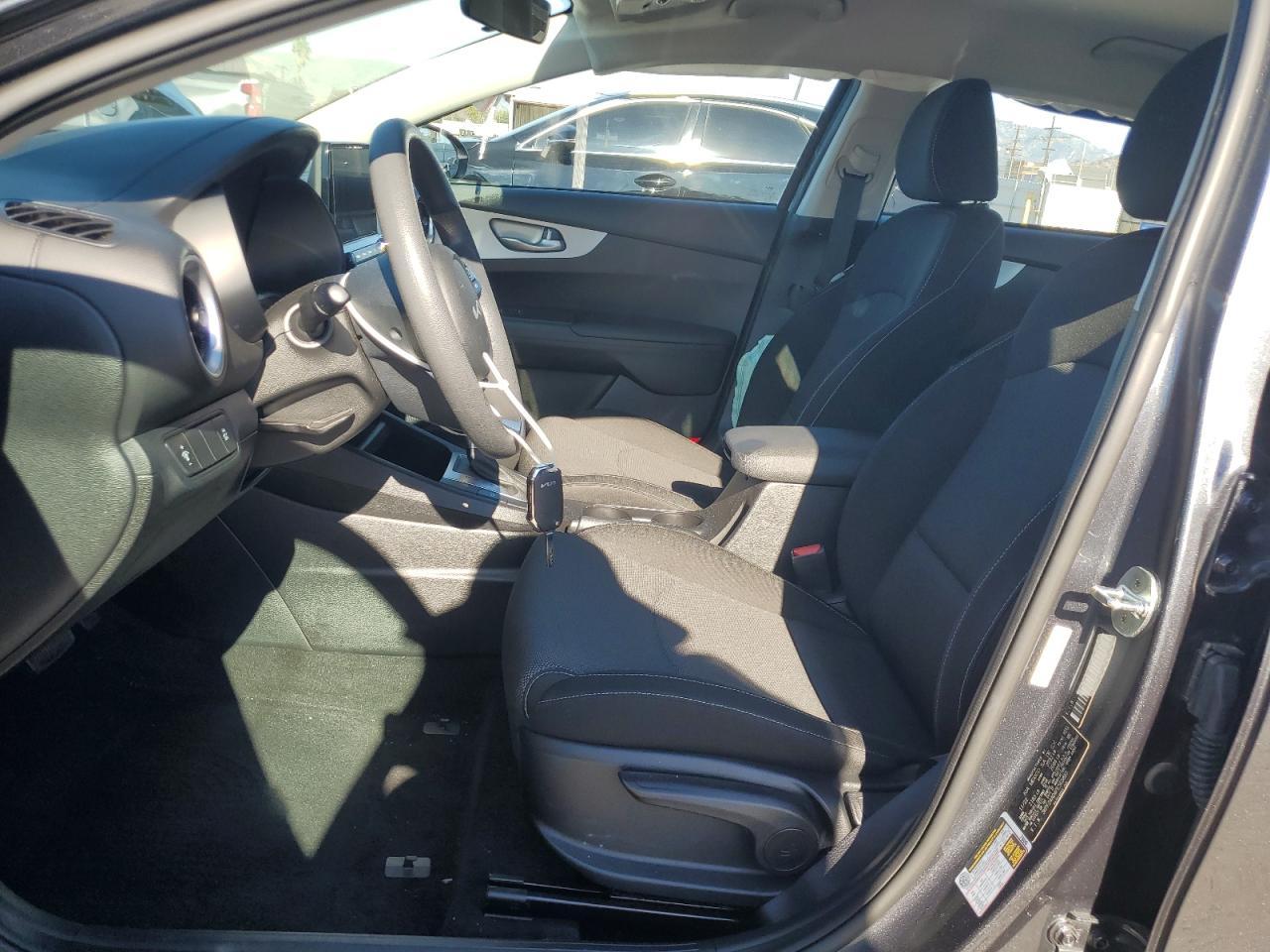 2023 KIA Forte lx