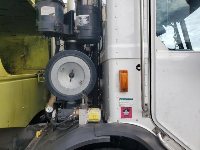 2013 Peterbilt 320 Refuse Truck