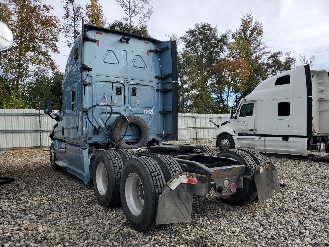 2014 Freightliner Cascadia Semi Truck
