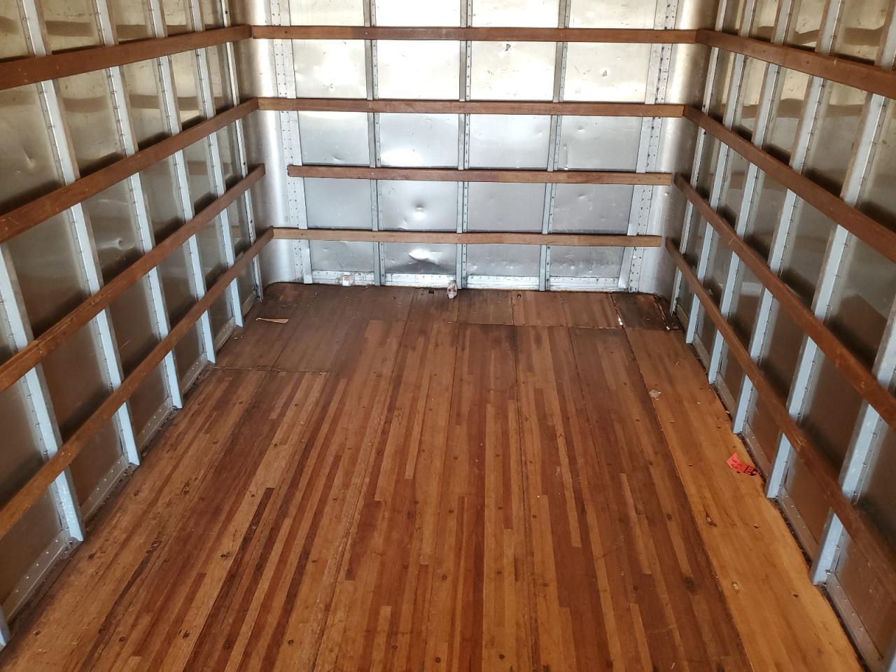 2005 Nissan UD2000 BOX Truck