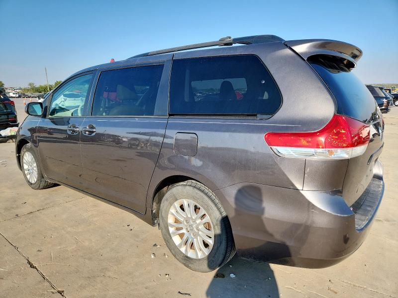 2014 Toyota Sienna XLE