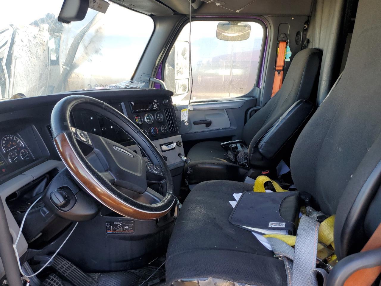 2019 Freightliner Cascadia 126 Semi Truck