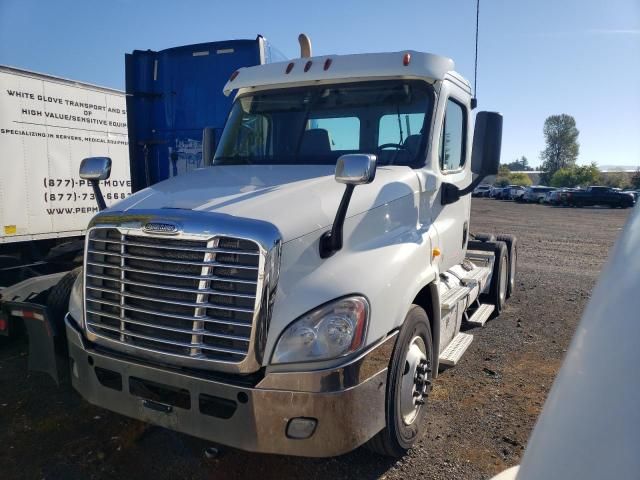 2014 Freightliner Cascadia Semi Truck