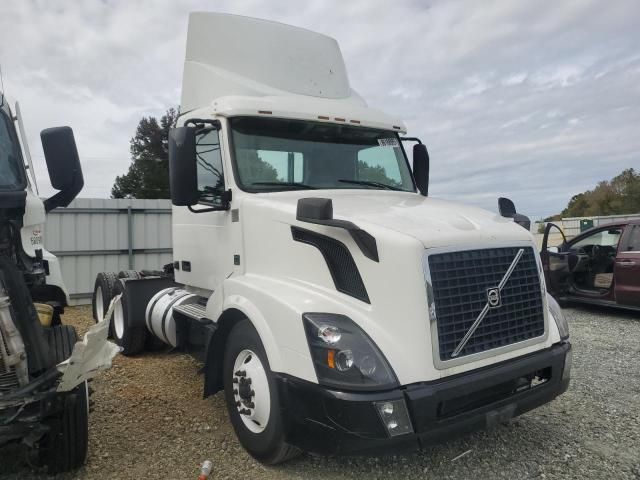 2017 Volvo VNL Semi Truck