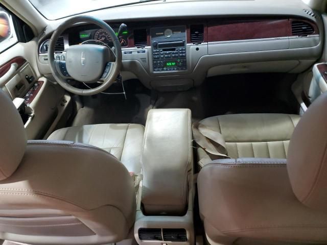 2005 Lincoln Town Car Signature