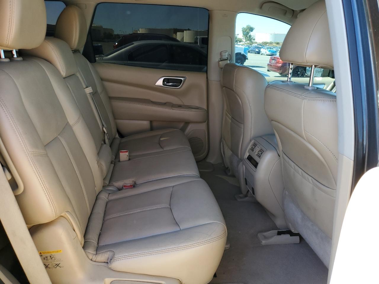 2014 Nissan Pathfinder s