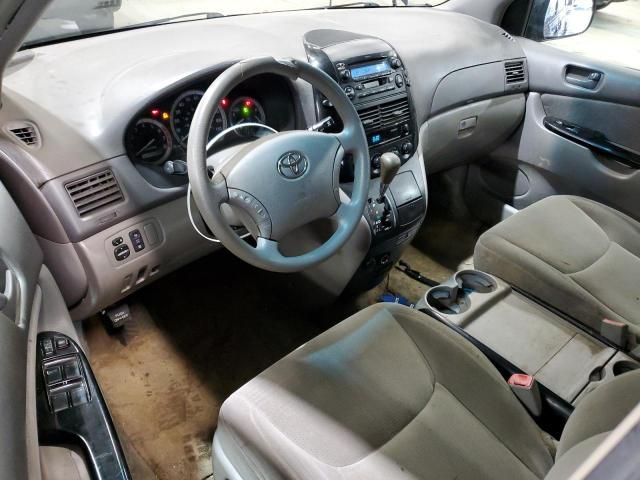 2005 Toyota Sienna LE
