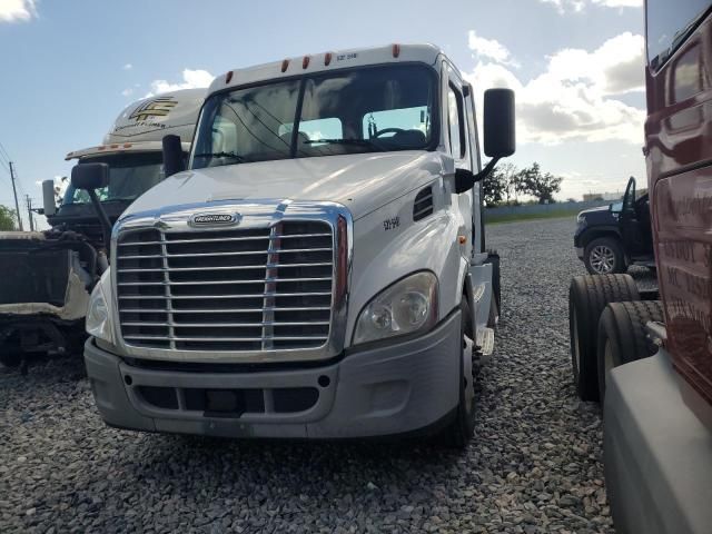 2016 Freightliner Cascadia 113 Semi Truck