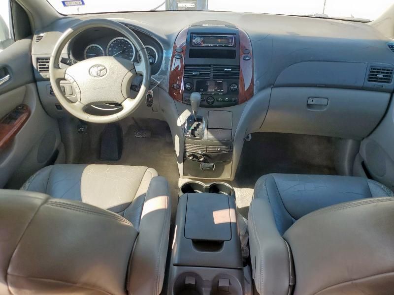 2005 Toyota Sienna XLE