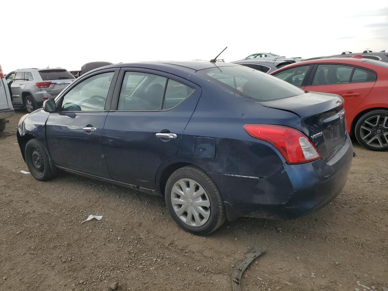 2012 Niss Versa s
