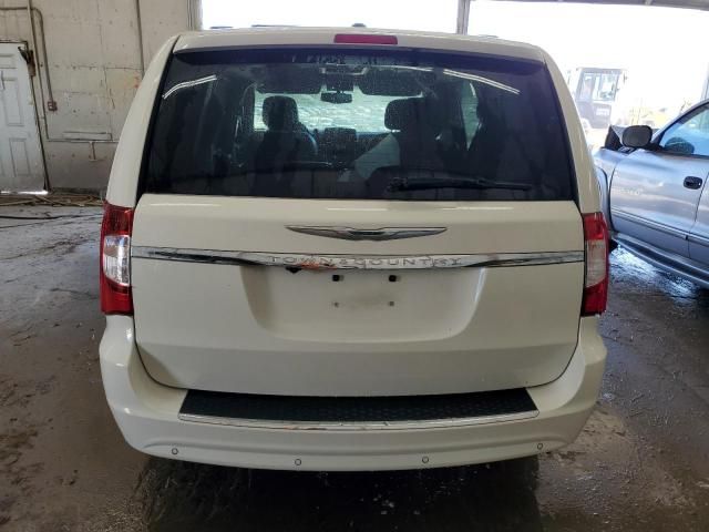 2013 Chrysler Town & Country Touring L