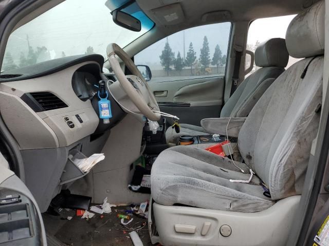 2011 Toyota Sienna le