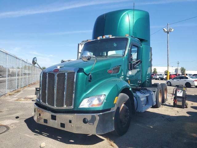 2014 Peterbilt 579 Semi Truck
