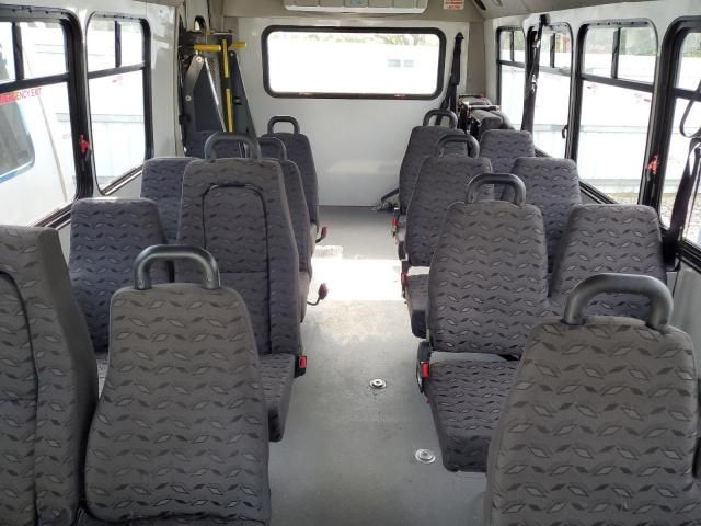 2019 Ford Econoline E450 Super Duty Cutaway Van