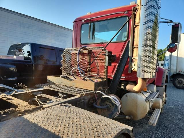 2009 Mack GU700 Semi Truck