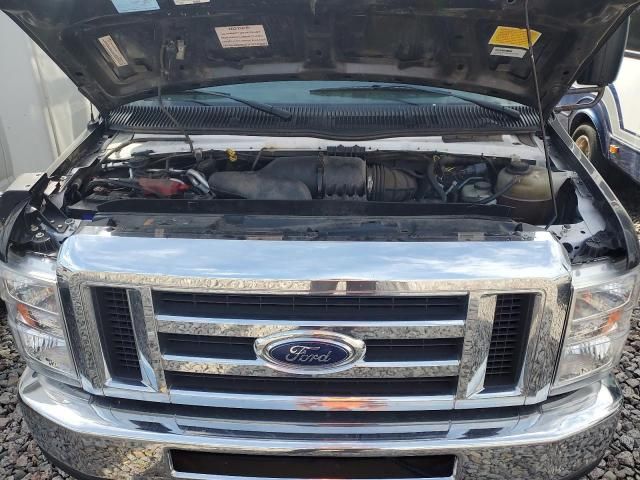 2019 Ford Econoline E450 Super Duty Cutaway Van