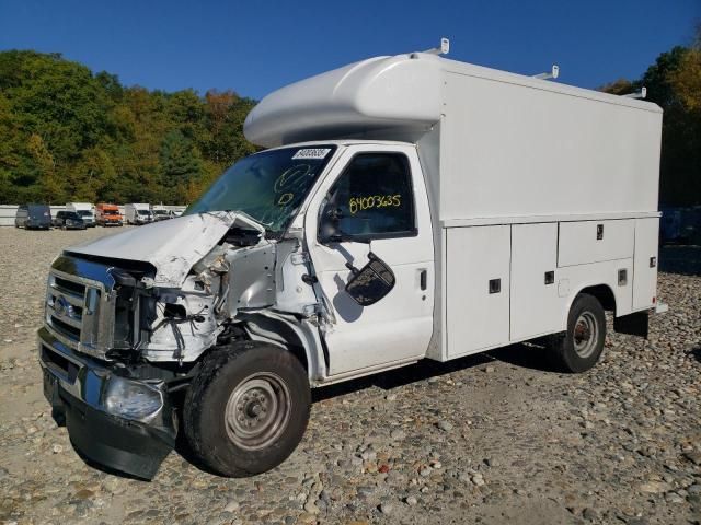 2025 Ford Econoline E350 Super Duty Cutaway Van