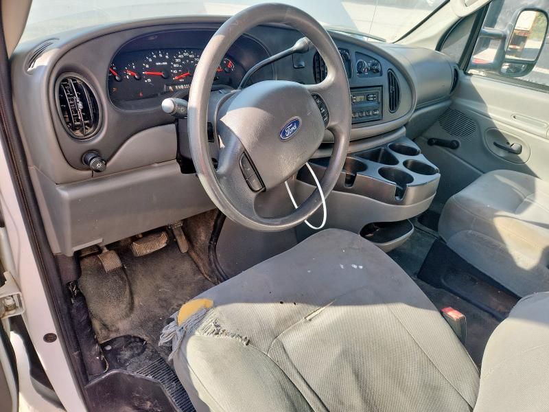 2008 Ford Econoline E450 Super Duty Cutaway Van