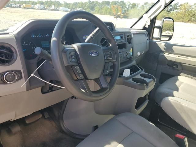 2021 Ford Econoline E350 Super Duty Cutaway Van