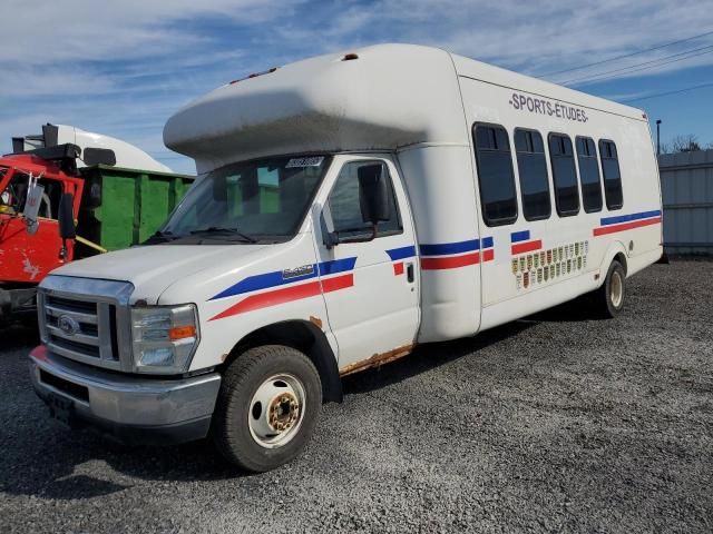 2009 Ford Econoline E450 Super Duty Cutaway Van