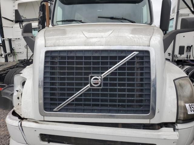 2013 Volvo VNL Semi Truck